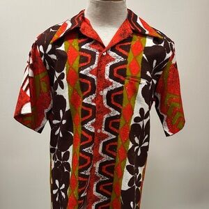 Reef Men's Red and Green Geometric Floral Shirt